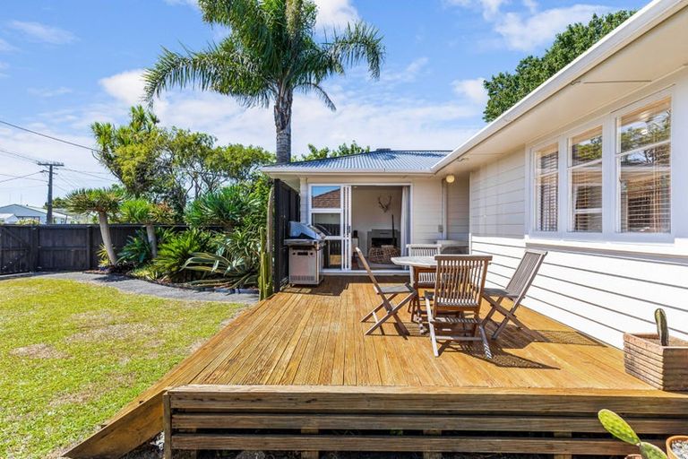 Photo of property in 29 Ward Crescent, Te Atatu Peninsula, Auckland, 0610