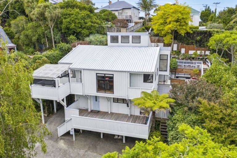 Photo of property in 2/24 Colonial Road, Birkenhead, Auckland, 0626