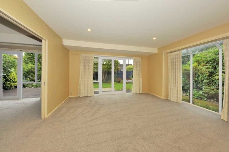 Photo of property in 20 Highfield Place, Avonhead, Christchurch, 8042