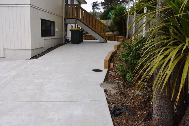 Photo of property in 2b Grenadine Place, Unsworth Heights, Auckland, 0632