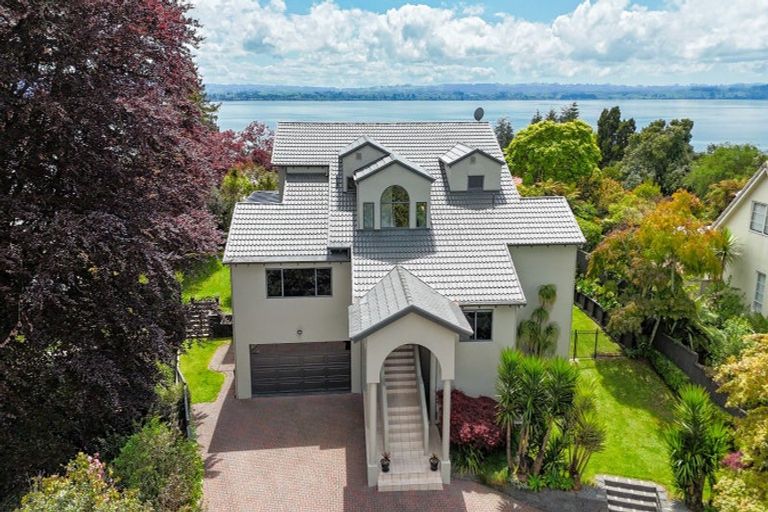 Photo of property in 4 Tupara Crescent, Kawaha Point, Rotorua, 3010