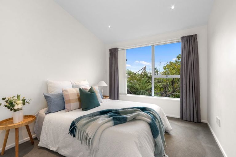 Photo of property in 214 Dyers Pass Road, Cashmere, Christchurch, 8022