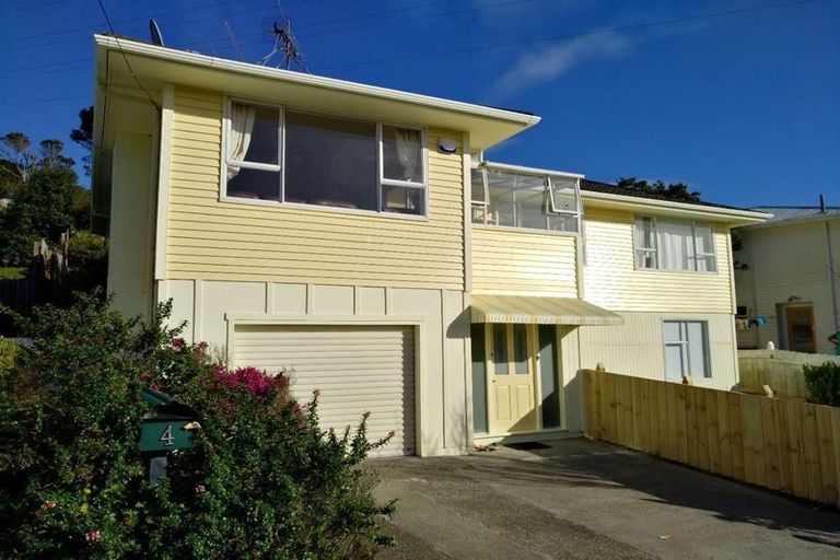 Photo of property in 4 Barclay Street, Newlands, Wellington, 6037