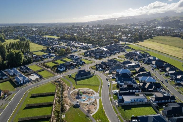 Photo of property in 21 Paradise Way, Halswell, Christchurch, 8025