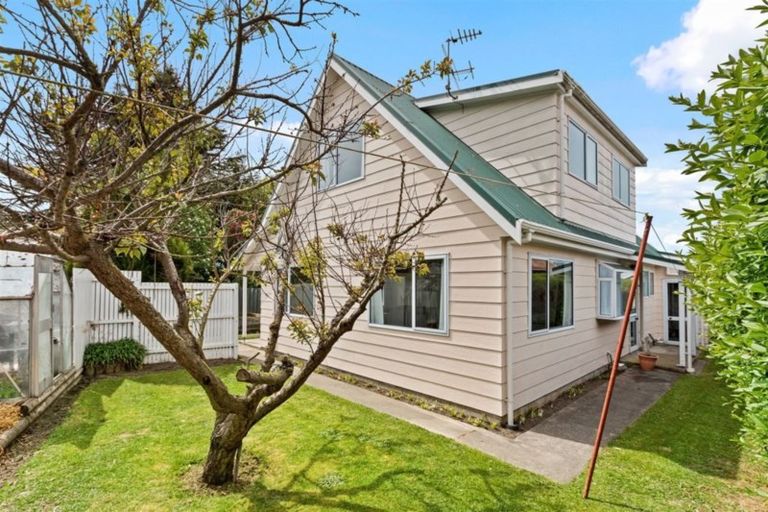 Photo of property in 2/37 Wainoni Road, Wainoni, Christchurch, 8061
