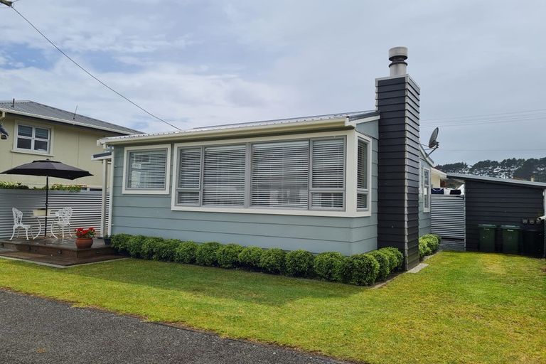 Photo of property in 90 Seventh Avenue, Urenui, 4377