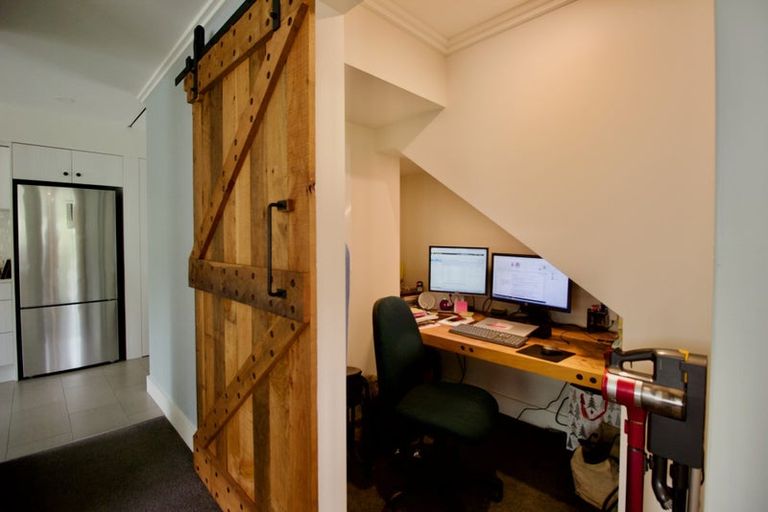 Photo of property in 17a Target Road, Totara Vale, Auckland, 0629