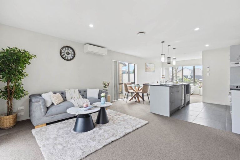 Photo of property in 19 Kotuku Crescent, Takanini, 2112