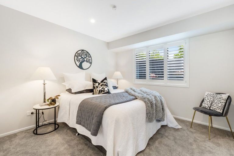 Photo of property in 100 Beach Road, Mellons Bay, Auckland, 2014