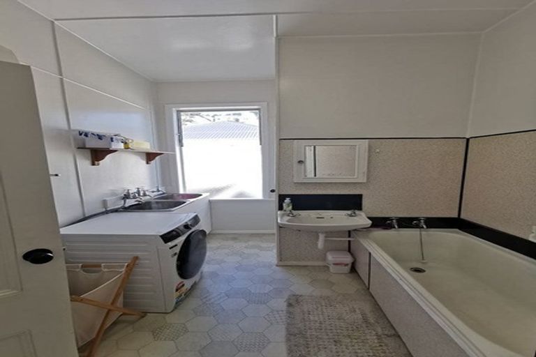 Photo of property in 1/57 Hawker Street, Mount Victoria, Wellington, 6011