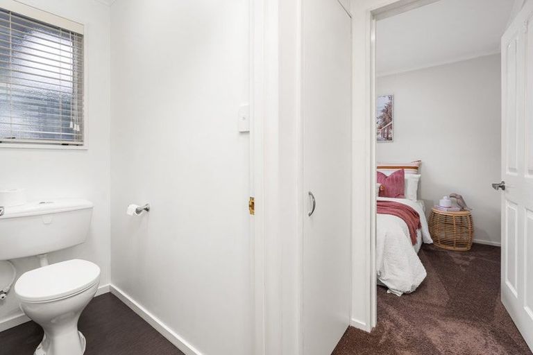 Photo of property in 10 Honeysuckle Place, Northcote, Christchurch, 8052