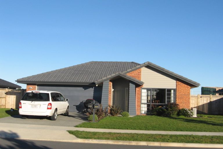 Photo of property in 44 Turnberry Drive, Wattle Downs, Auckland, 2103