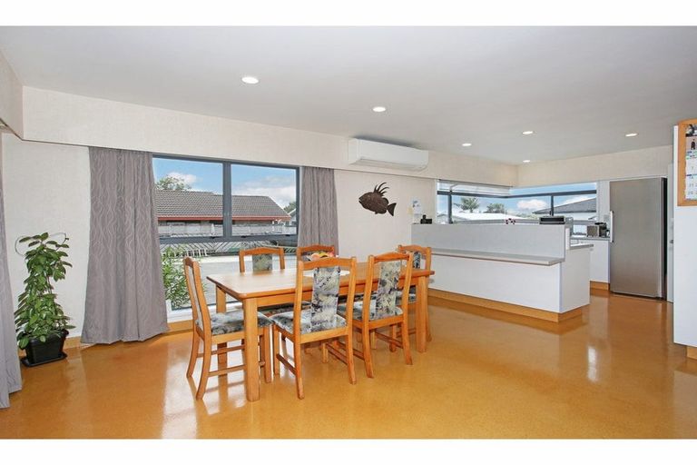 Photo of property in 48 Edgewater Parade, Waiuku, 2123