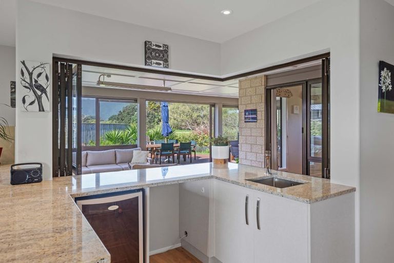 Photo of property in 38 Titoki Road, Waikanae Beach, Waikanae, 5036