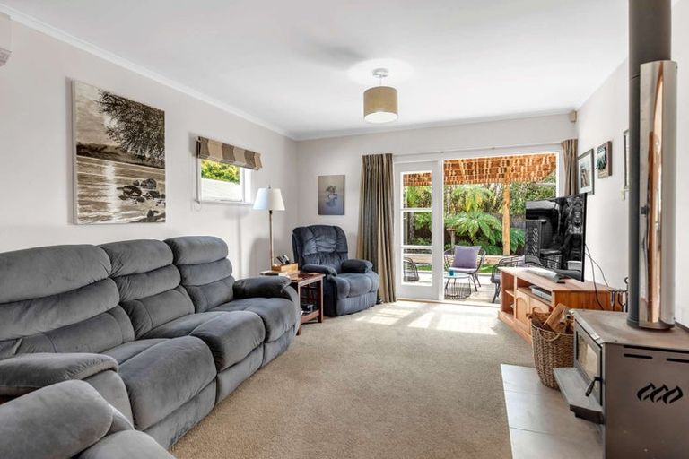 Photo of property in 33 Winston Avenue, Hokowhitu, Palmerston North, 4410