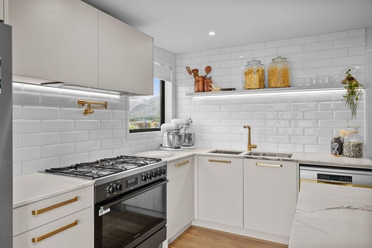 Photo of property in 60 Donegal Street, Cromwell, 9310