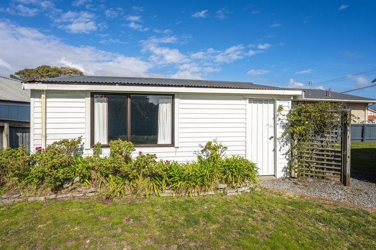 Photo of property in 13 Waimea Road, Waikanae Beach, Waikanae, 5036