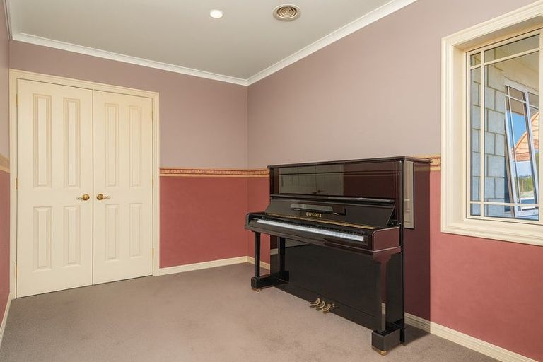 Photo of property in 85 Emerald Hill Drive, Birchville, Upper Hutt, 5018