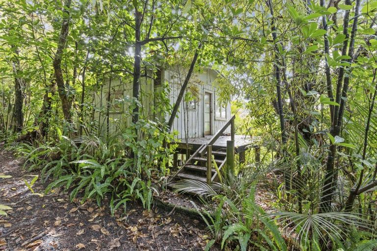 Photo of property in 170 Laingholm Drive, Laingholm, Auckland, 0604