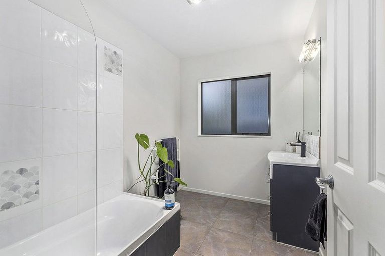 Photo of property in 2 Endeavour Drive, Whitby, Porirua, 5024