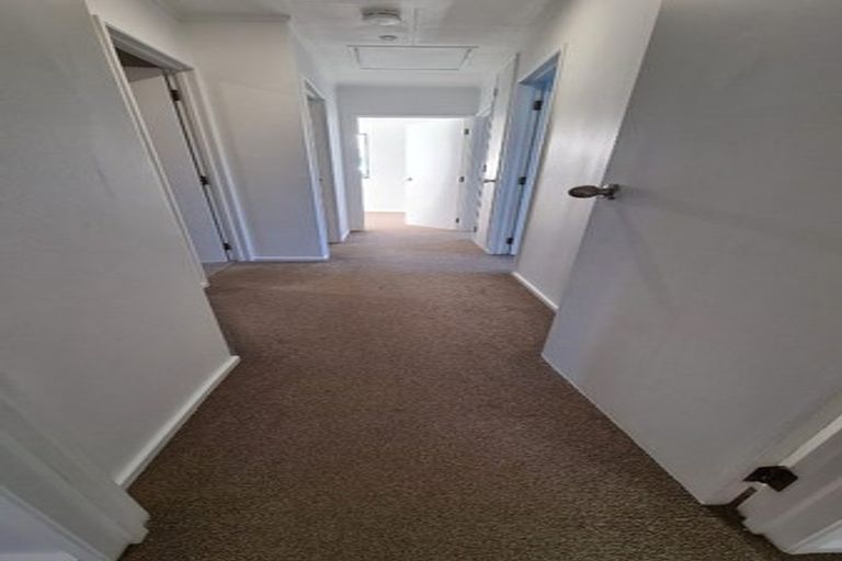 Photo of property in 1/23 Landow Place, Henderson, Auckland, 0612