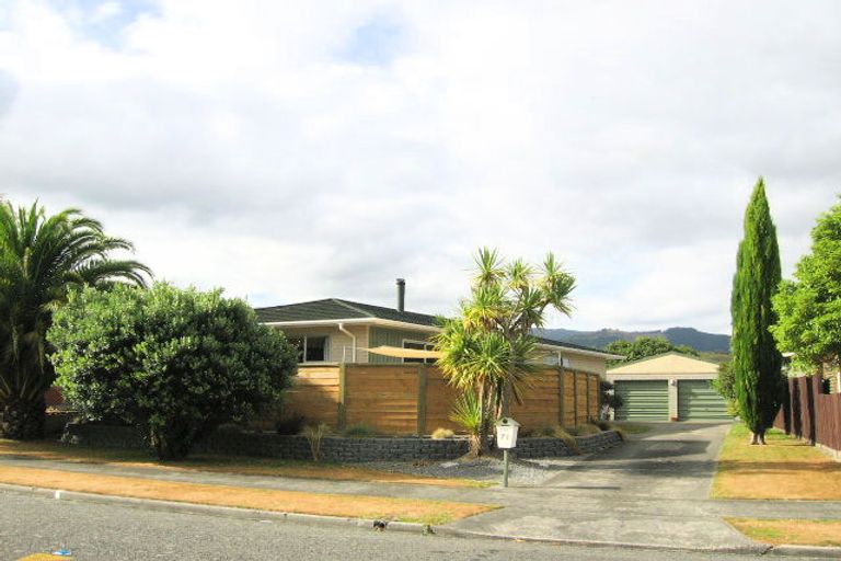 Photo of property in 71 Pasadena Crescent, Totara Park, Upper Hutt, 5018