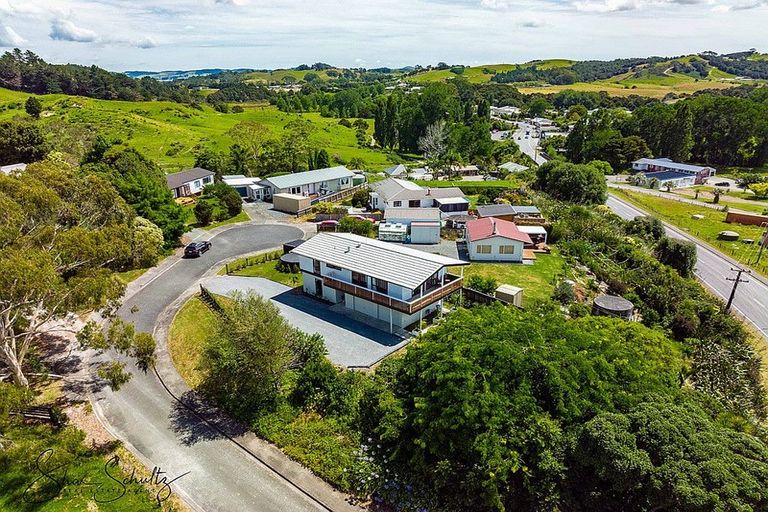Photo of property in 4 Skelton Crescent, Paparoa, 0571