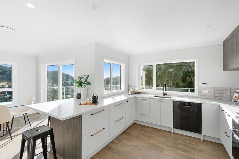 Photo of property in 5 Landsdowne Terrace, Karori, Wellington, 6012