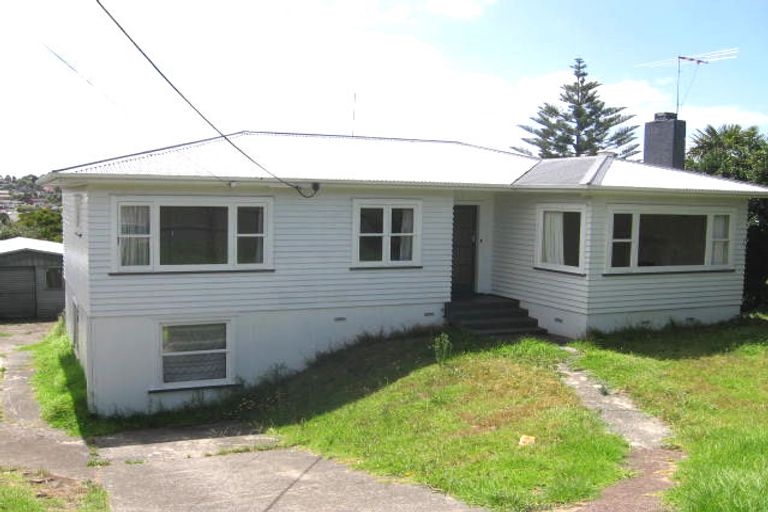Photo of property in 349 Wairau Road, Totara Vale, Auckland, 0629