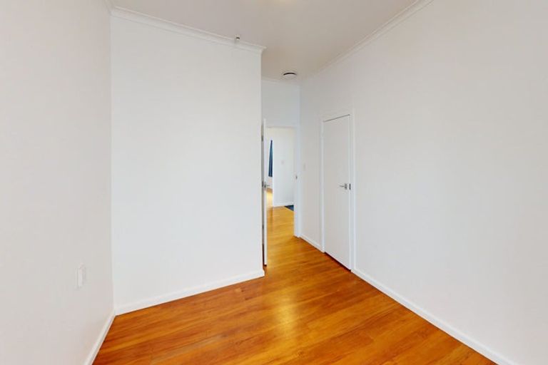 Photo of property in 18 Cavendish Square, Strathmore Park, Wellington, 6022