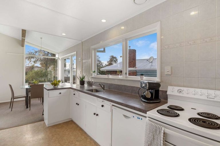 Photo of property in 6 Abraham Crescent, Milson, Palmerston North, 4414