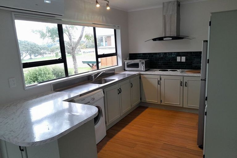 Photo of property in 1 Moana Terrace, Snells Beach, 0920