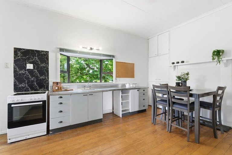 Photo of property in 31 Weraroa Road, Waverley, 4510