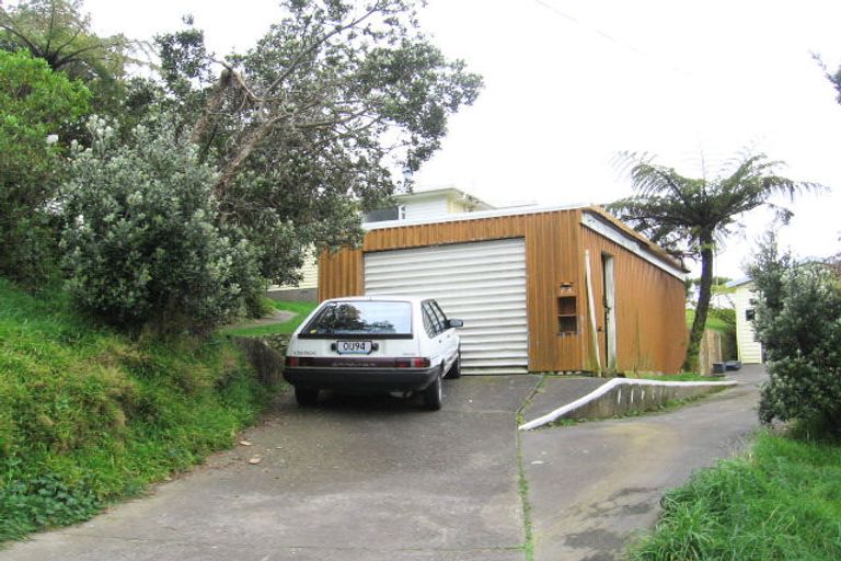 Photo of property in 73 Bassett Road, Johnsonville, Wellington, 6037