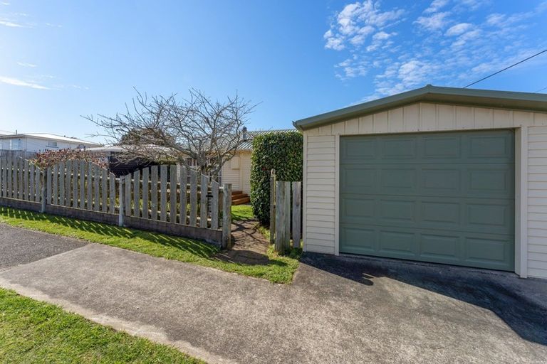 Photo of property in 133 Pioneer Road, Moturoa, New Plymouth, 4310