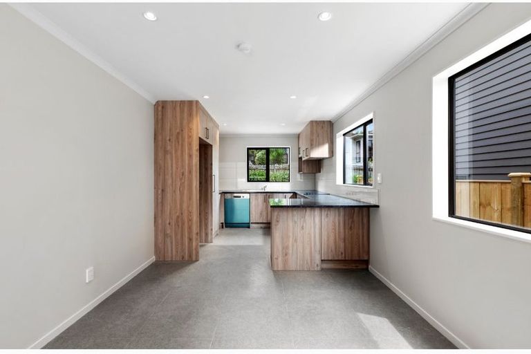 Photo of property in 10c Neilon Place, Northcross, Auckland, 0632