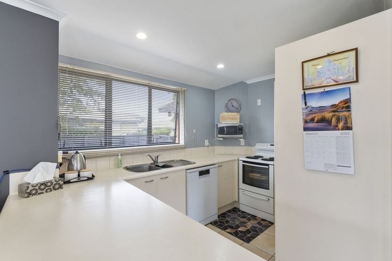 Photo of property in 2/1 Saints Court, Manurewa, Auckland, 2102