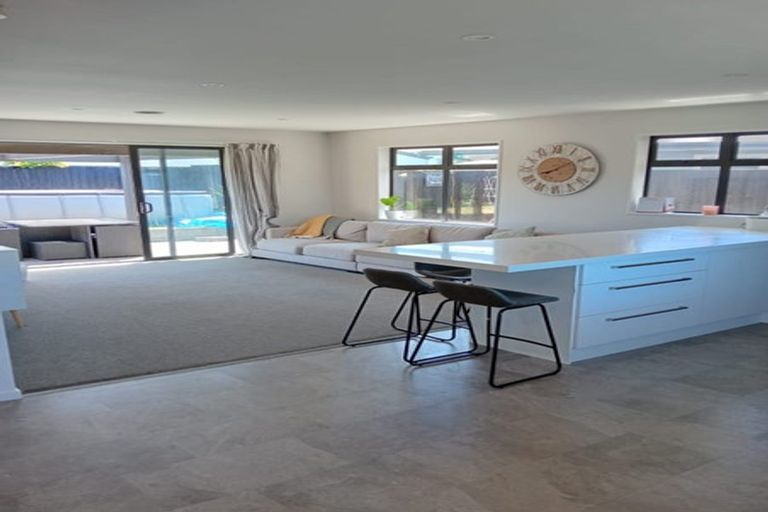 Photo of property in 1/7 Arosa Place, Parklands, Christchurch, 8083