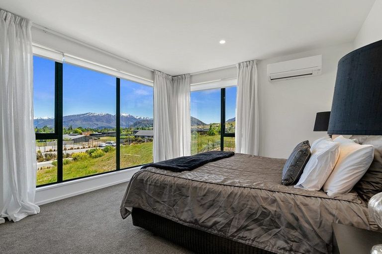 Photo of property in 14 Tuke Lane, Wanaka, 9305
