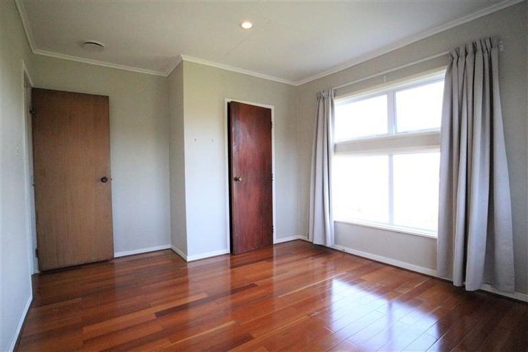Photo of property in 988 East Coast Road, Northcross, Auckland, 0632