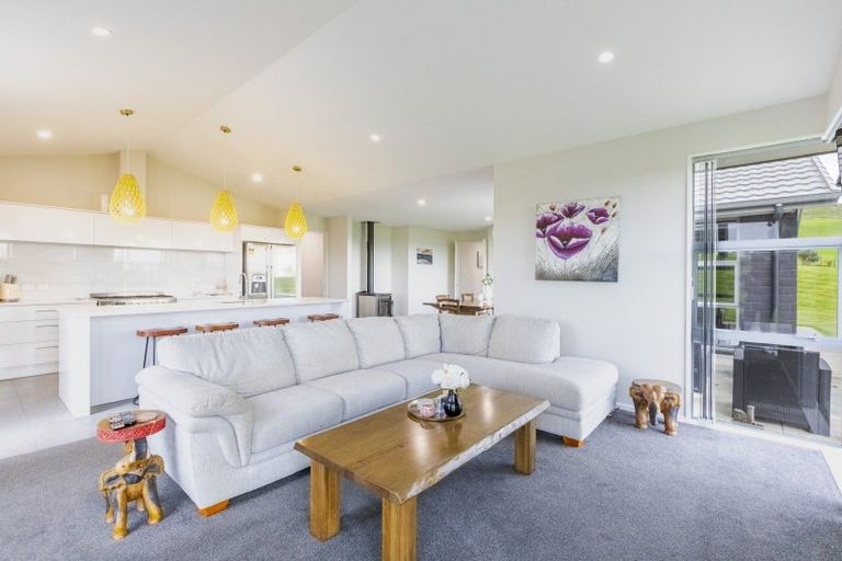 Photo of property in 52 Highlands Drive, Waipawa, 4210