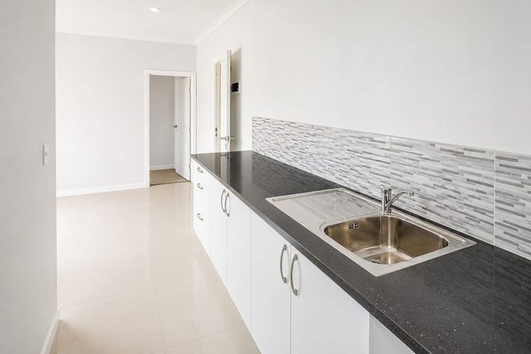 Photo of property in 68 Huntington Park Drive, Greenhithe, Auckland, 0632