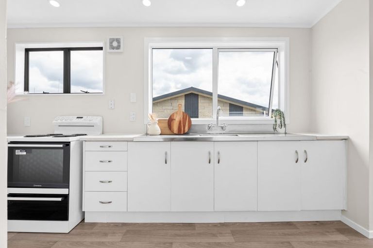 Photo of property in 16 Howden Road, Fairfield, Hamilton, 3214