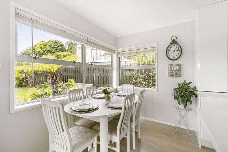 Photo of property in 1/11 Charles Dickens Drive, Mellons Bay, Auckland, 2014