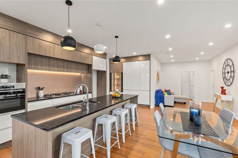 Photo of property in 4 Vinistra Road, Kumeu, 0810