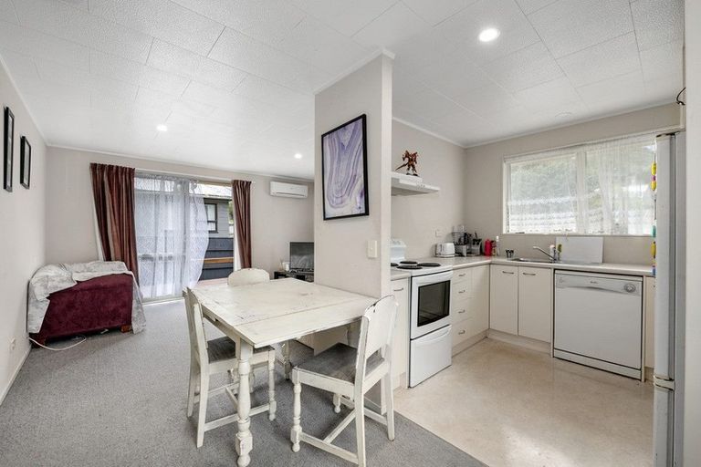 Photo of property in 16 Oaklands Grove, Clouston Park, Upper Hutt, 5018