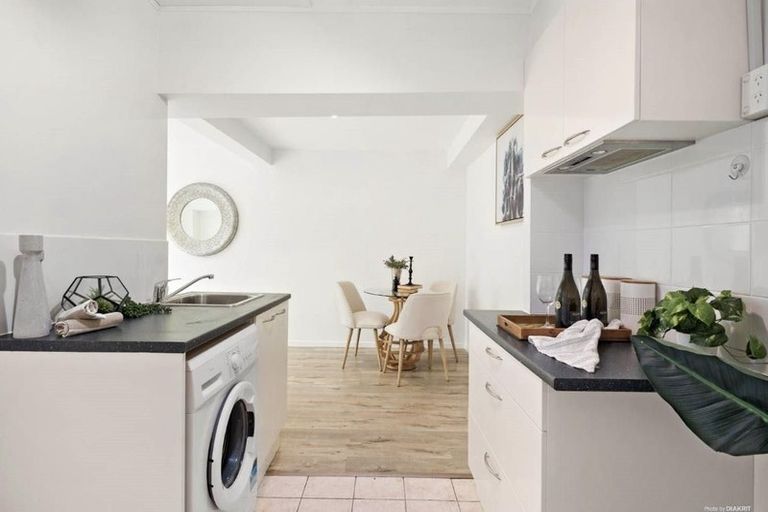 Photo of property in 2/54 Stapleford Crescent, Browns Bay, Auckland, 0630