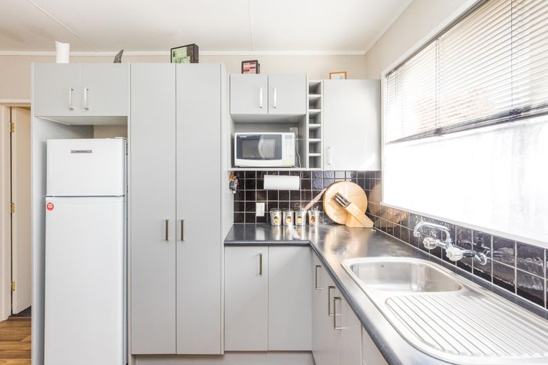 Photo of property in 46 Abraham Crescent, Milson, Palmerston North, 4414