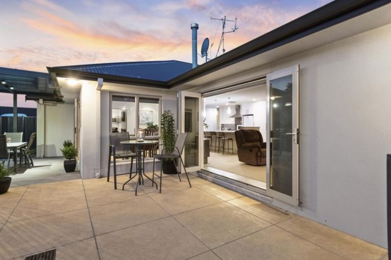 Photo of property in 18 St Clair Place, Browns Bay, Auckland, 0630