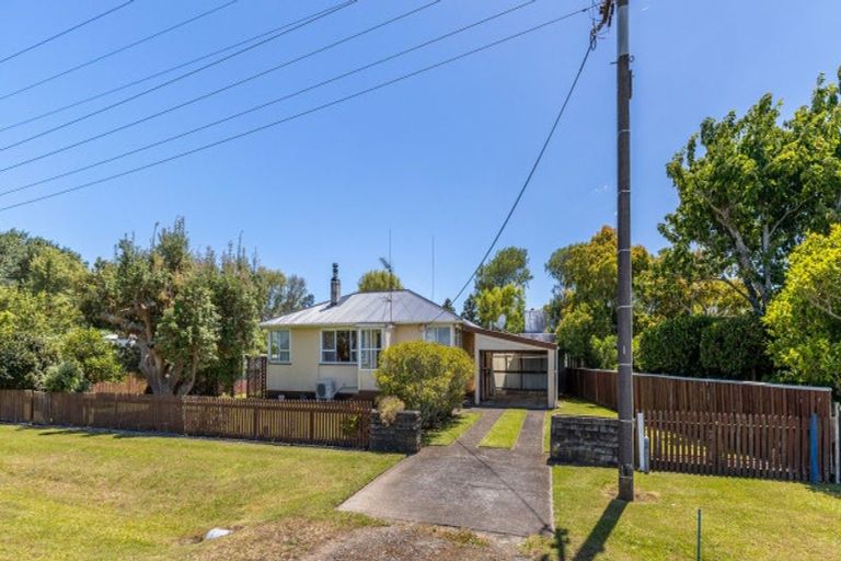 Photo of property in 17 Kairau Road West, Sentry Hill, New Plymouth, 4373